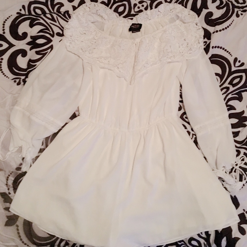 *NWOT* Nastygal off the shoulder white romper